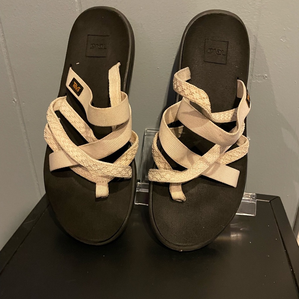 Woman Voya Zillesa Size 6 Color Black and Cream